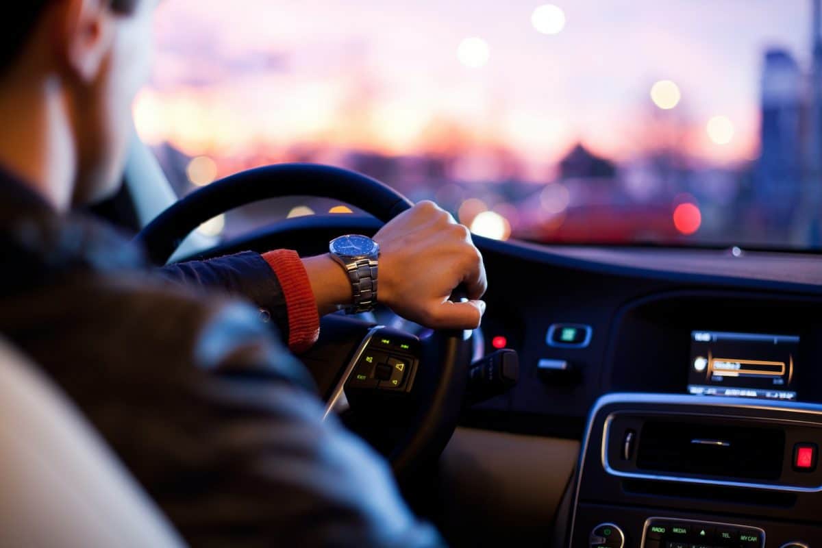 5 métiers autour de la conduite de voiture